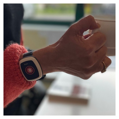 Bracelet d'alerte connecté de téléassistance DCARE  - 2
